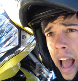 Er6N me pidió una foto de coña para su facebook. Hicimos muy buenas migas ya que me demostró sus cualidades en una vuelta de lo más divertida...