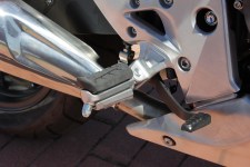 Éste es para mí un fallo en una moto de concepto deportivo como es la CB. También la holgura del puño.