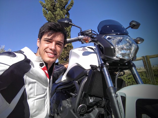 Selfie de despedida -me ha dicho un colega que queda gracioso así que lo hago-. En efecto no dormí nada, pero todo por las dos ruedas!!