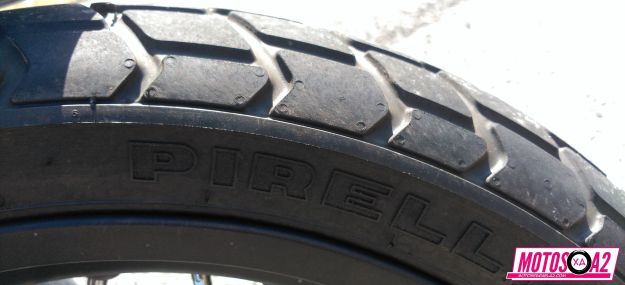 Este neumático agarra bien para ser un neumático mixto