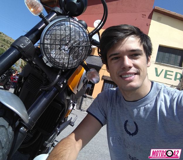 selfie con scrambler de despedida