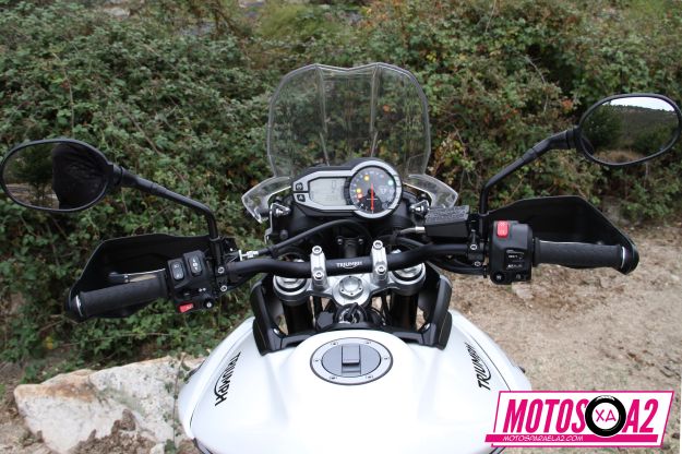 Detalle cuadro de mandos manillar superior_result