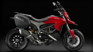 ducati-hyperstrada-821